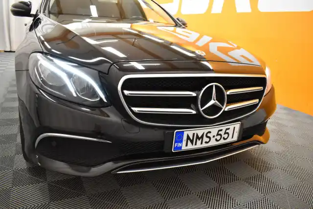 Musta Farmari, Mercedes-Benz E – NMS-551