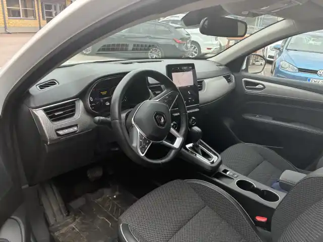 Valkoinen Maastoauto, Renault Arkana – NMT-103