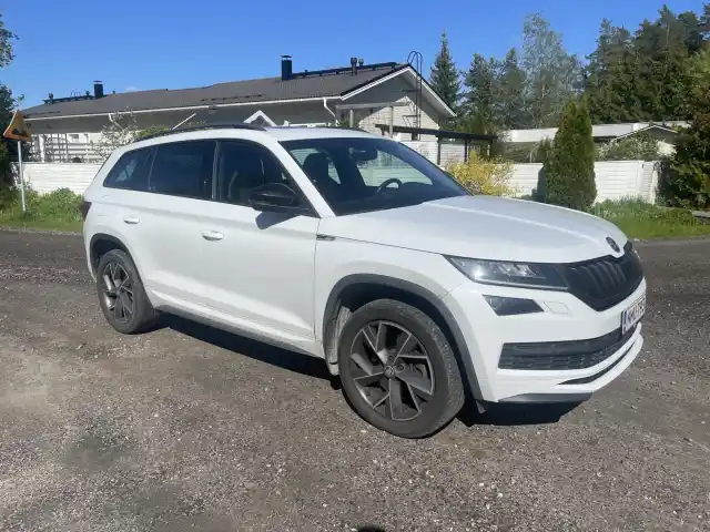Valkoinen Maastoauto, Skoda Kodiaq – NMU-793