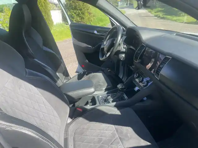 Valkoinen Maastoauto, Skoda Kodiaq – NMU-793