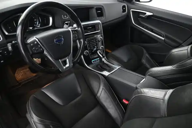 Musta Farmari, Volvo V60 – NMX-829
