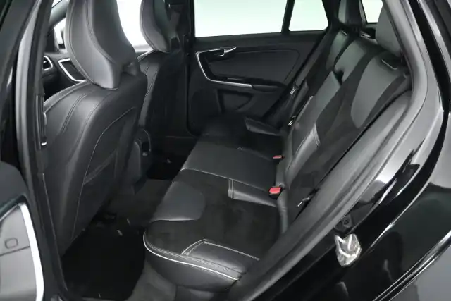Musta Farmari, Volvo V60 – NMX-829