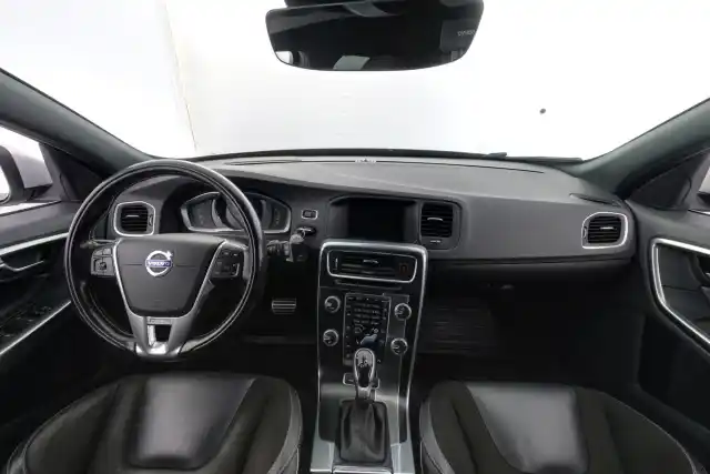 Musta Farmari, Volvo V60 – NMX-829