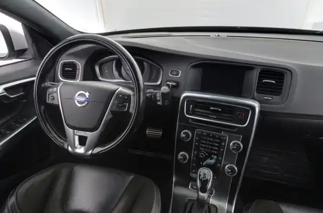 Musta Farmari, Volvo V60 – NMX-829