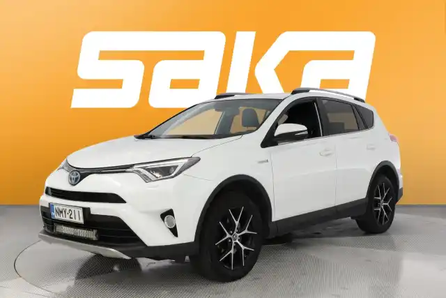 Valkoinen Maastoauto, Toyota RAV4 – NMY-211