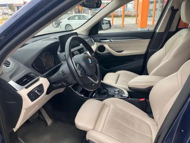 Sininen Maastoauto, BMW X1 – NNA-641