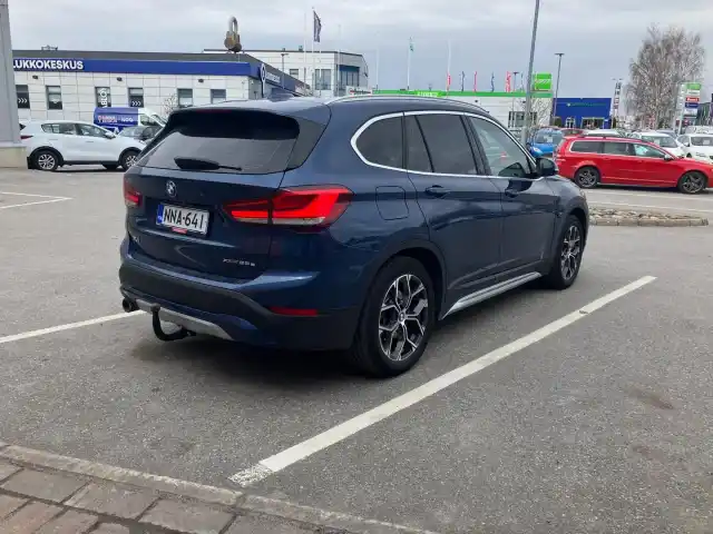 Sininen Maastoauto, BMW X1 – NNA-641