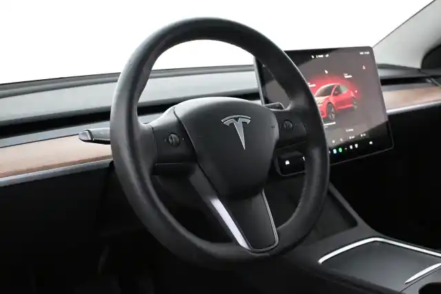 Punainen Sedan, Tesla Model 3 – NNB-598