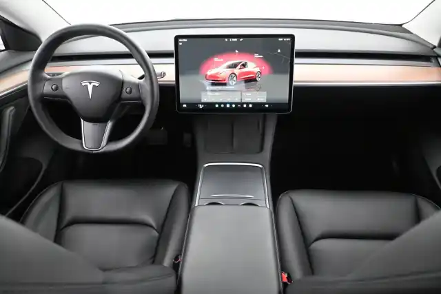 Punainen Sedan, Tesla Model 3 – NNB-598
