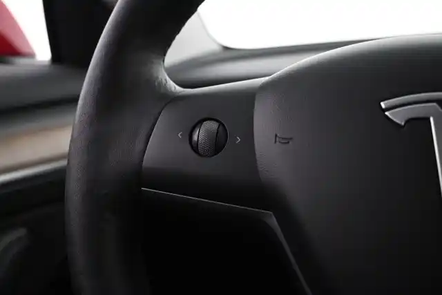Punainen Sedan, Tesla Model 3 – NNB-598