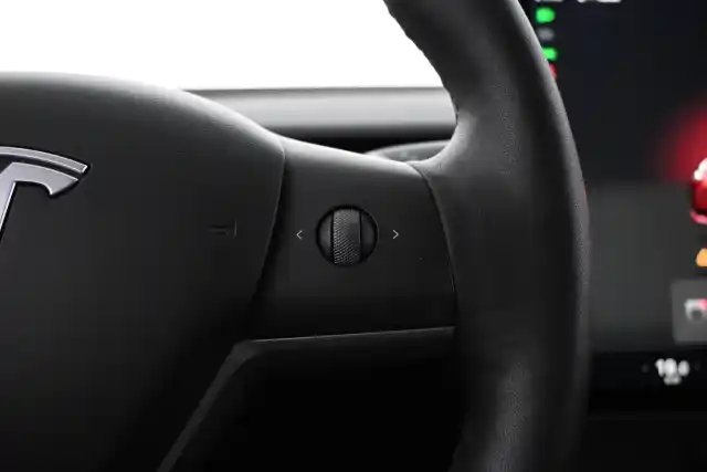 Punainen Sedan, Tesla Model 3 – NNB-598