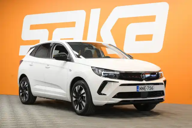 Valkoinen Maastoauto, Opel Grandland – NNE-756