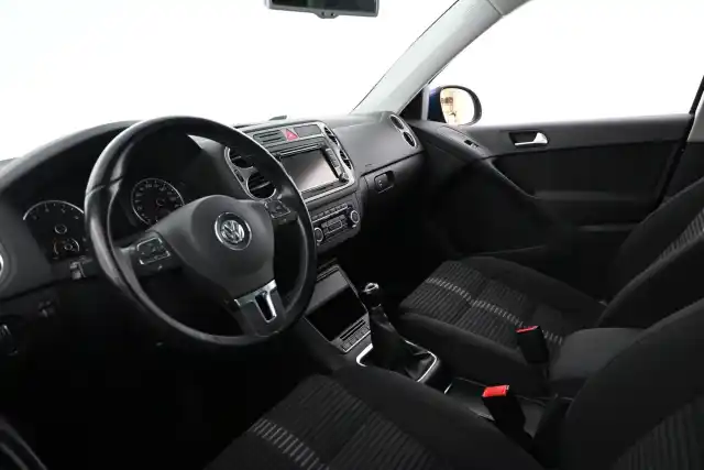 Sininen Farmari, Volkswagen Tiguan – NNH-648