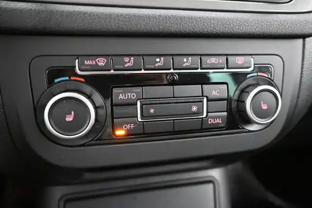 Sininen Farmari, Volkswagen Tiguan – NNH-648