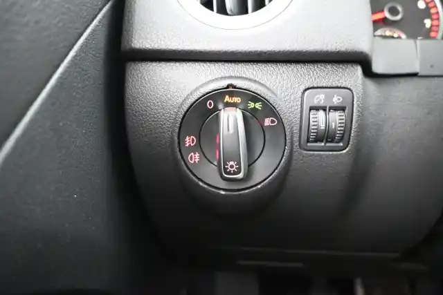 Sininen Farmari, Volkswagen Tiguan – NNH-648