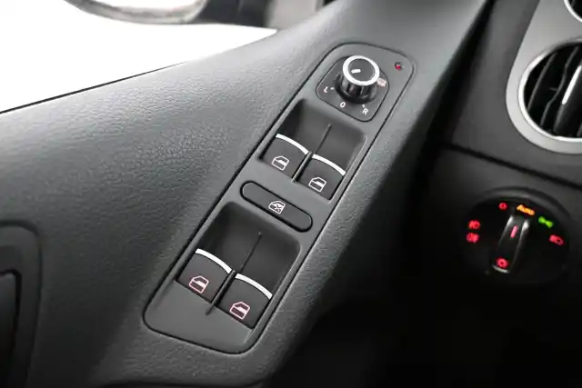 Sininen Farmari, Volkswagen Tiguan – NNH-648