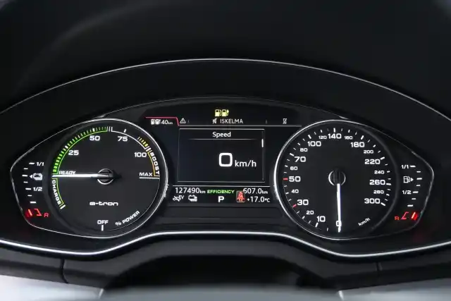 Valkoinen Maastoauto, Audi Q5 – NNI-373