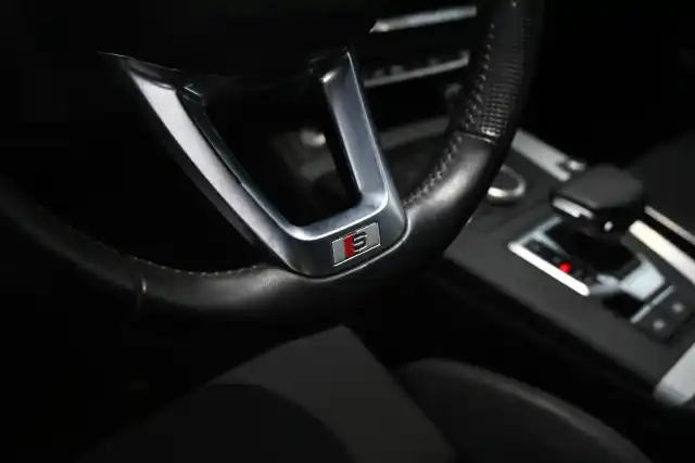 Valkoinen Maastoauto, Audi Q5 – NNI-373