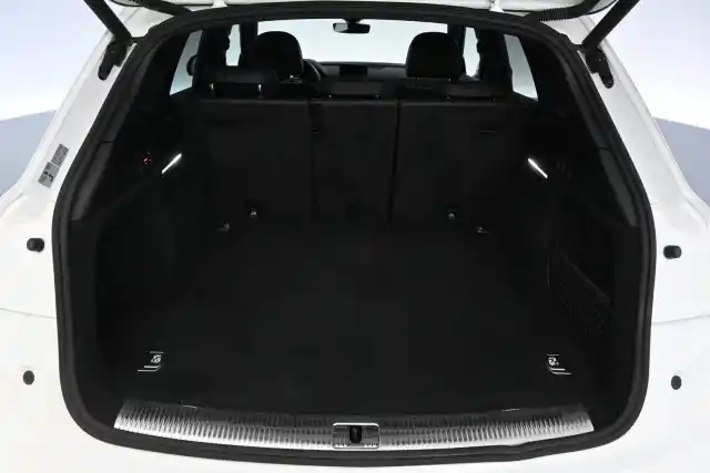 Valkoinen Maastoauto, Audi Q5 – NNI-373