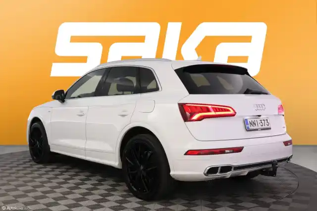 Valkoinen Maastoauto, Audi Q5 – NNI-373