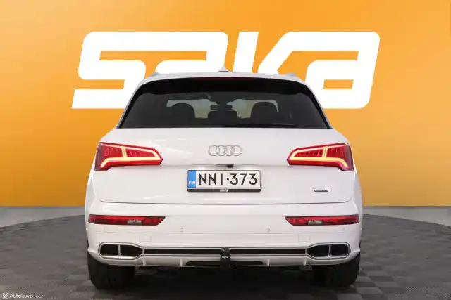 Valkoinen Maastoauto, Audi Q5 – NNI-373