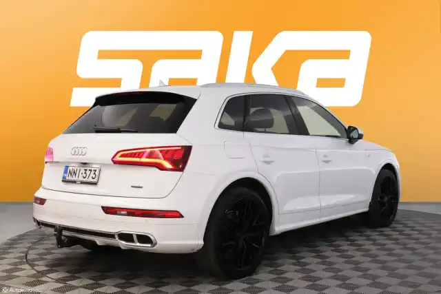 Valkoinen Maastoauto, Audi Q5 – NNI-373