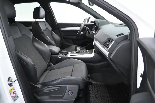 Valkoinen Maastoauto, Audi Q5 – NNI-373