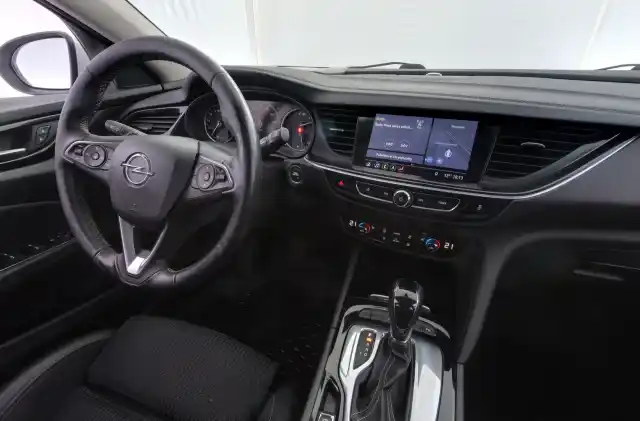 Valkoinen Farmari, Opel Insignia – NNI-935