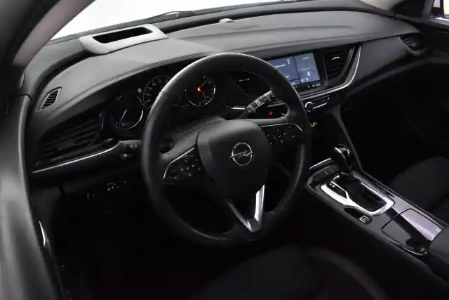Valkoinen Farmari, Opel Insignia – NNI-935