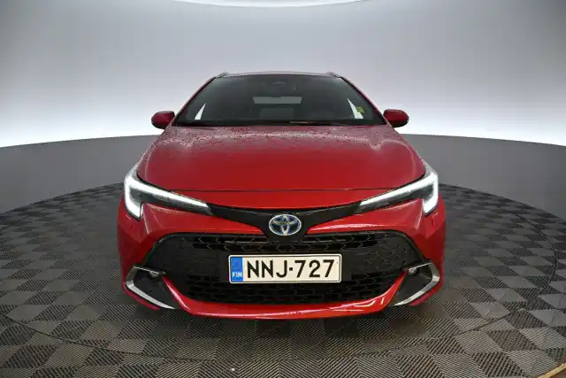 Punainen Farmari, Toyota Corolla – NNJ-727