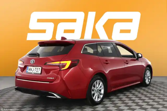 Punainen Farmari, Toyota Corolla – NNJ-727