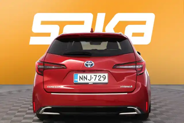 Punainen Farmari, Toyota Corolla – NNJ-729