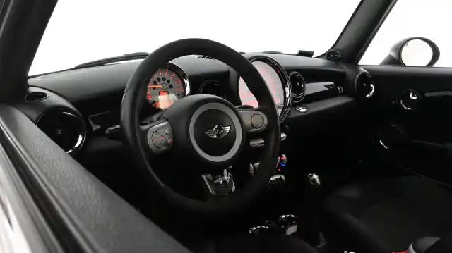 Keltainen Viistoperä, Mini JOHN COOPER WORKS – NNL-145