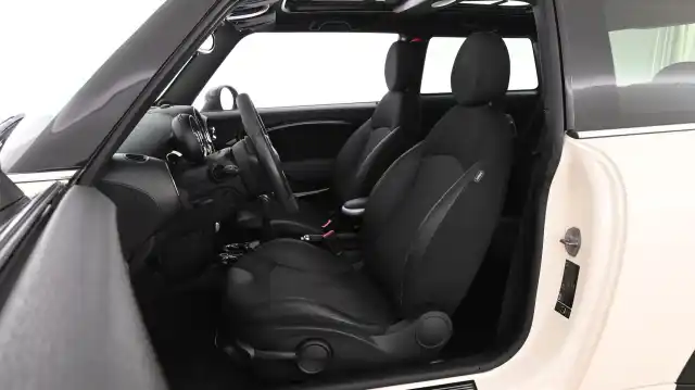 Keltainen Viistoperä, Mini JOHN COOPER WORKS – NNL-145