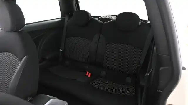 Keltainen Viistoperä, Mini JOHN COOPER WORKS – NNL-145