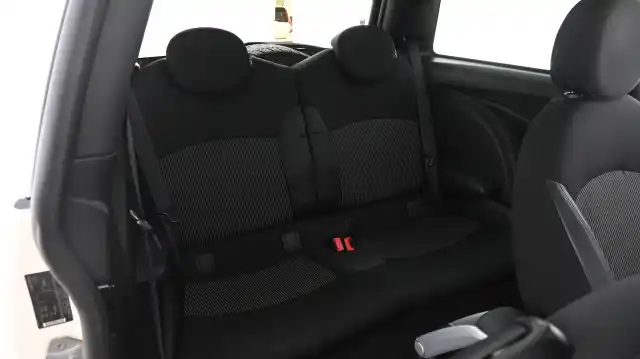 Keltainen Viistoperä, Mini JOHN COOPER WORKS – NNL-145