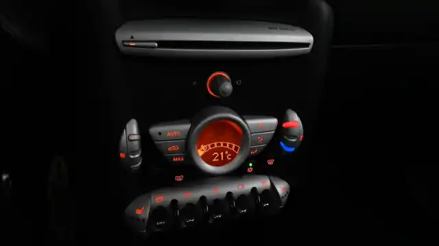Keltainen Viistoperä, Mini JOHN COOPER WORKS – NNL-145