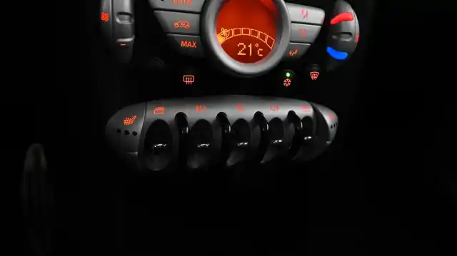 Keltainen Viistoperä, Mini JOHN COOPER WORKS – NNL-145