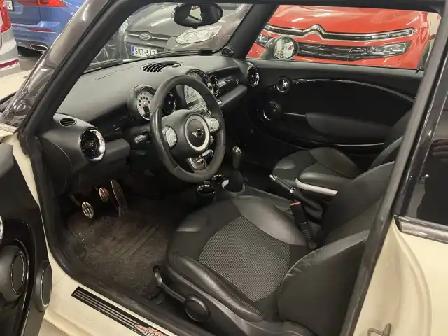 Keltainen Viistoperä, Mini Cooper – NNL-145