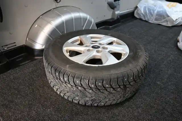 Harmaa Pakettiauto, Ford Transit Custom – NNL-281