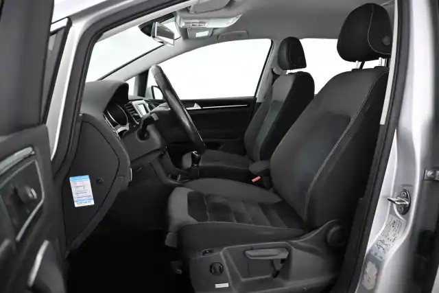 Harmaa Tila-auto, Volkswagen Golf Sportsvan – NNR-748