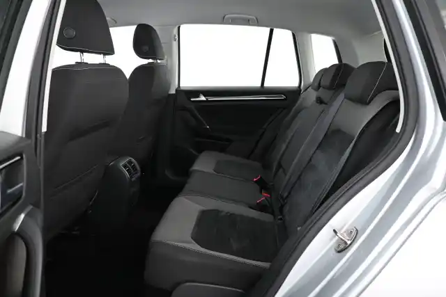 Harmaa Tila-auto, Volkswagen Golf Sportsvan – NNR-748