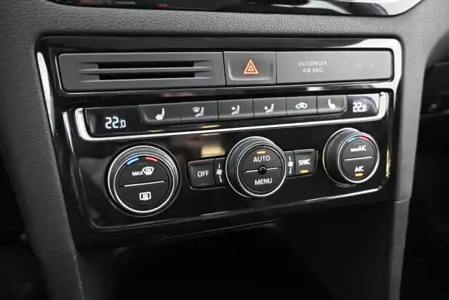Harmaa Tila-auto, Volkswagen Golf Sportsvan – NNR-748