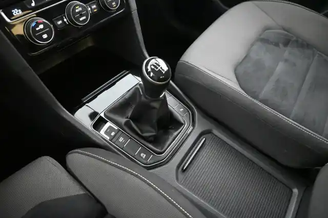 Harmaa Tila-auto, Volkswagen Golf Sportsvan – NNR-748