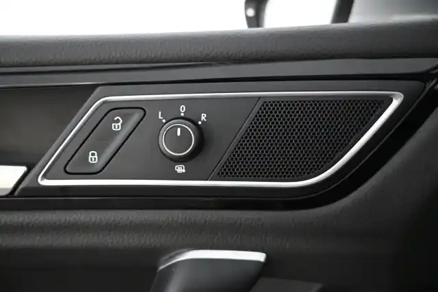 Harmaa Tila-auto, Volkswagen Golf Sportsvan – NNR-748