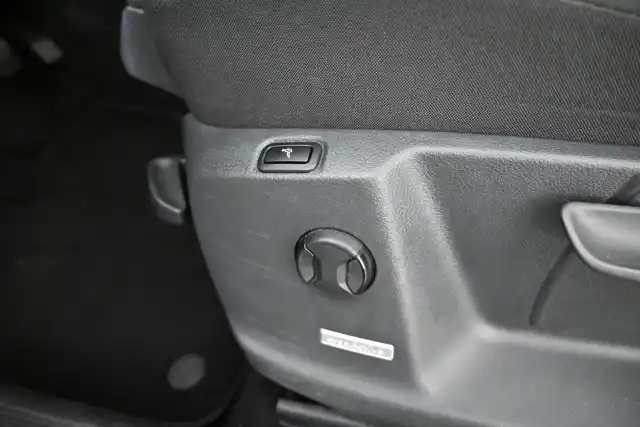 Harmaa Tila-auto, Volkswagen Golf Sportsvan – NNR-748