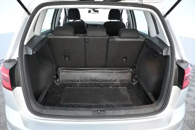 Harmaa Tila-auto, Volkswagen Golf Sportsvan – NNR-748