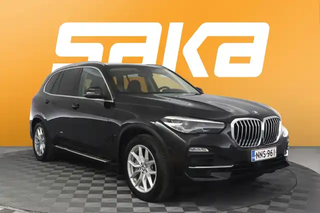 Musta Maastoauto, BMW X5 – NNS-961