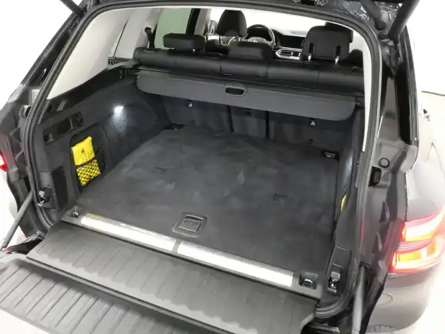 Musta Maastoauto, BMW X5 – NNS-961