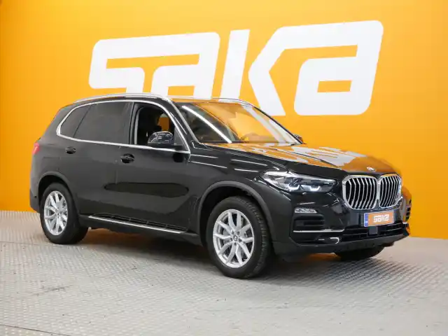 Musta Maastoauto, BMW X5 – NNS-961